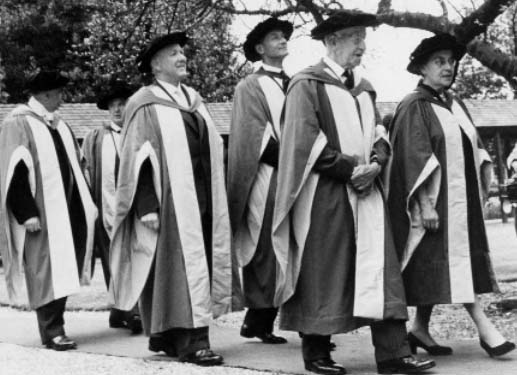 Gertrude Bing of the Warburg Institute receives her doctorate from the University of Reading